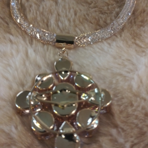 White Austrian Crystal Flower Pendant Necklace 21Inch - Picture 5 of 16